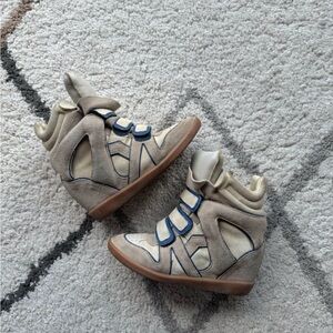 slightly worn Isabel maranta size 9 in women can fit 8.5